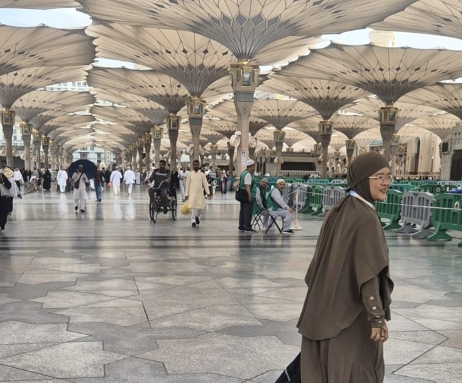 Masjid Nabawi tempat Nabi Muhammad SAW dimakamkan. Masjid Nabawi tempat Nabi Muhammad SAW dimakamkan.