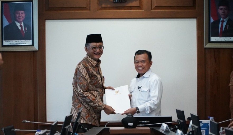 Gubernur Jambi, Al Haris, bersama para Bupati/Wali Kota se-Provinsi Jambi dan anggota Komisi V DPR RI melakukan kunjungan resmi ke Kementerian Pekerjaan Umum (PU) di Kantor Kementerian PU