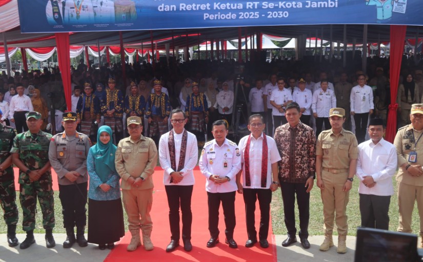Gubernur Jambi Dr. H. Al Haris, S.Sos., MH mengapresiasi pemilihan Ketua RT serentak yang berlangsung aman, damai dan kondusif di Kota Jambi. Pelantikan Ketua Rukun Tetangga (RT) Se-Kota Jambi Periode 2025-2030