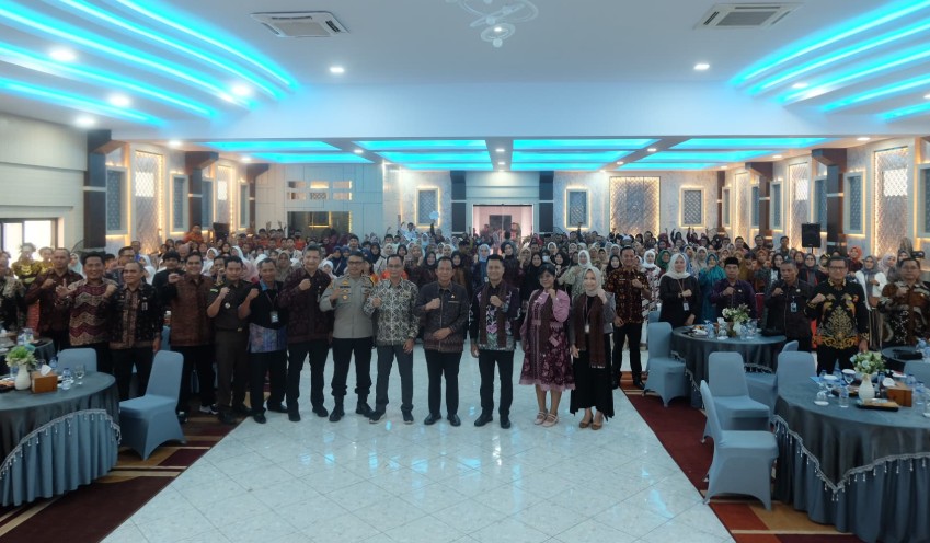 Bupati Muaro Jambi, Bambang Bayu Suseno (BBS) menekankan agar pengelolaan keuangan harus sesuai OJK.