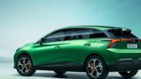 Mobil crossover, atau sering disingkat sebagai CUV (Crossover Utility Vehicle), menjadi semakin populer di jalanan.