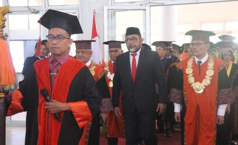 Sekretaris Daerah Provinsi Jambi Dr. H. Sudirman, SH., MH mengatakan bahwa wisuda perlu dioptimalkan sebagai refleksi kontribusi akademis dalam pembangunan bangsa.