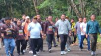 Bupati Merangin H M Syukur saat senam massal di Arboretum Rio Alif Dusun Mudo. Sabtu (21/6/2025)