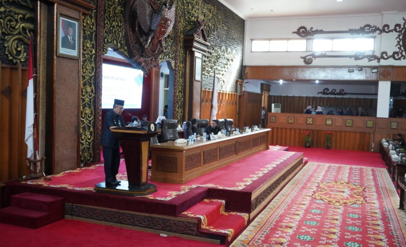 Wagub Sani saat menghadiri Rapat Paripurna Dewan Perwakilan Rakyat Daerah (DPRD) Provinsi Jambi.
