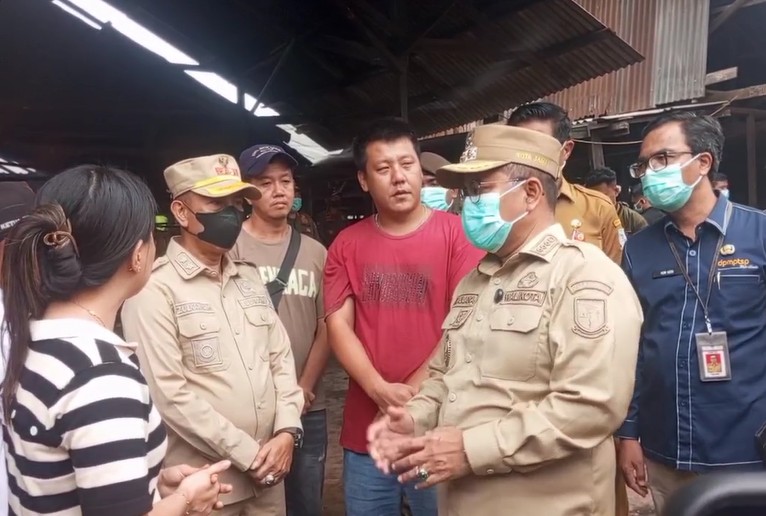 Walikota Jambi, Maulana menyegel langsung peternakan babi di Kelurahan Sijenjang, Kecamatan Jambi Timur, Kota Jambi