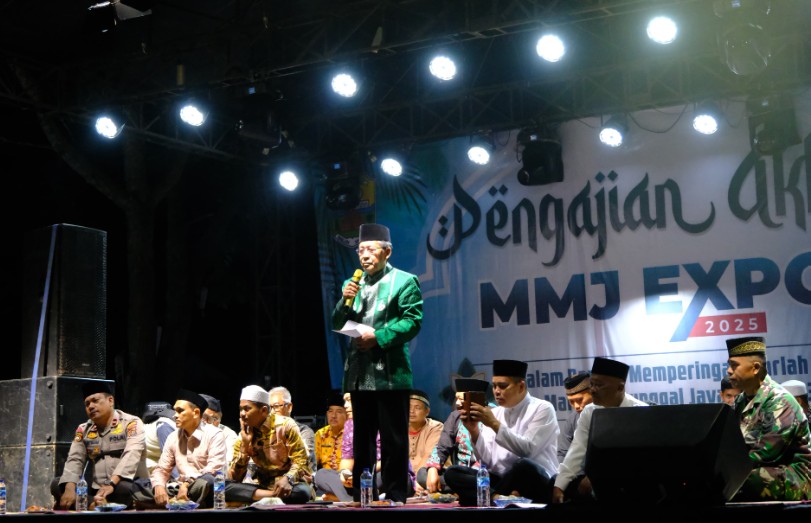 Wakil Gubernur Jambi, Drs. H. Abdullah Sani, M.Pd.I menghadiri Peringatan HUT Ke-32 Desa Marga Manunggal Jaya Kecamatan Sungai Bahar, Kabupaten Muaro Jambi.