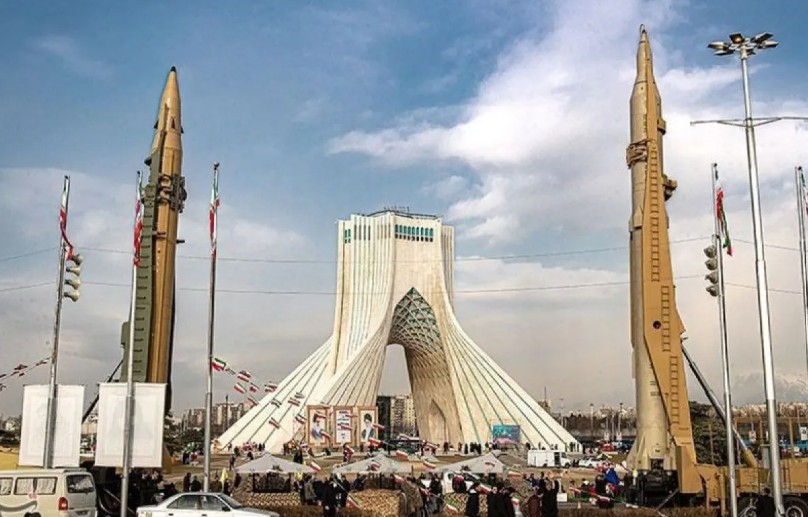 Markas Pusat Khatam Al-Anbia (KCHQ) Angkatan Bersenjata Iran memberi peringatan keras bahwa setiap negara yang memasok senjata kepada Israel akan menjadi sasaran tembak bagi militer Iran. Markas Pusat Khatam Al-Anbia (KCHQ) Angkatan Bersenjata Iran memberi peringatan keras bahwa setiap negara yang memasok senjata kepada Israel akan menjadi sasaran tembak bagi militer Iran.