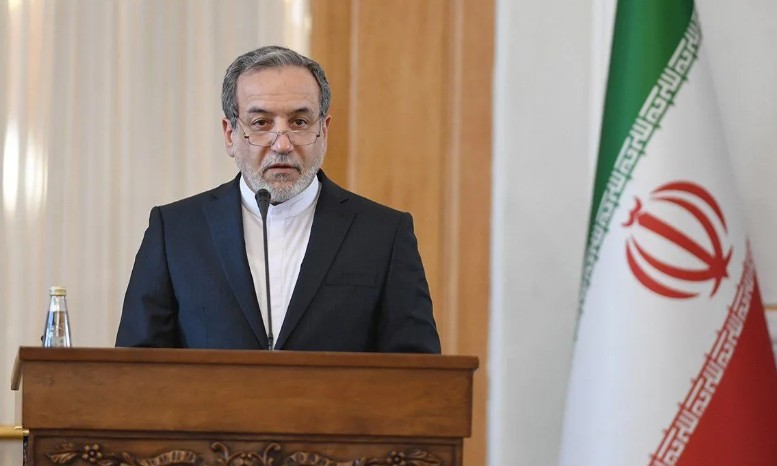 Menteri Luar Negeri Iran, Abbas Araghchi, tiba di Moskow untuk bertemu Presiden Rusia Vladimir Putin guna membahas serangan terbaru yang dilancarkan Israel dan Amerika Serikat (AS) terhadap fasilitas nuklir Iran. Menteri Luar Negeri Iran, Abbas Araghchi, tiba di Moskow untuk bertemu Presiden Rusia Vladimir Putin guna membahas serangan terbaru yang dilancarkan Israel dan Amerika Serikat (AS) terhadap fasilitas nuklir Iran.