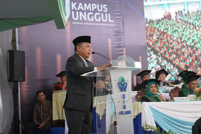Gubernur Jambi, Al Haris saat menghadiri Wisuda Sarjana Ke-69, Magister Ke-42, dan Doktor Ke-18 Universitas Islam Negeri (UIN) Sulthan Thaha Saifuddin Jambi. Gubernur Jambi, Al Haris saat menghadiri Wisuda Sarjana Ke-69, Magister Ke-42, dan Doktor Ke-18 Universitas Islam Negeri (UIN) Sulthan Thaha Saifuddin Jambi.