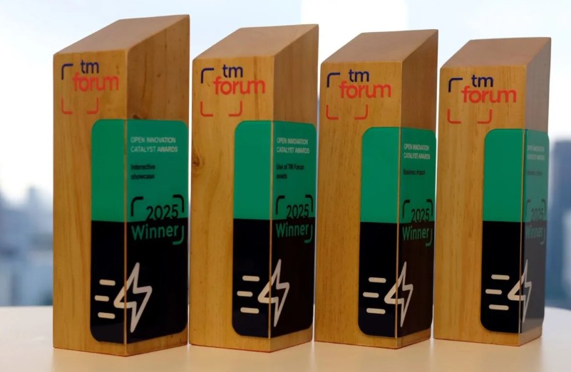 Telkomsel Terima Empat Penghargaan Atas Kolaborasi AI Berskala Global Telkomsel Terima Empat Penghargaan Atas Kolaborasi AI Berskala Global