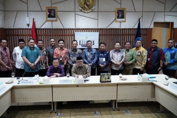 Tingkatkan Mutu Pendidikan Jambi, Gubernur Al Haris Boyong Bupati/Wali Kota Temui Mendikdasmen RI