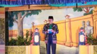 Wagub Sani saat menyaksikan Pagelaran Seni Drama Ketoprak “Bayu Menggolo” dalam rangka memperingati 1 Muharram 1447 H Paguyuban Jawa Jambi Wisnu Murti Kabupaten Muaro Jambi.