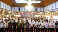 Wakil Gubernur Jambi Drs. H. Abdullah Sani, M.Pd.I bersama Wakil Menteri Pendidikan Dasar dan Menengah Republik Indonesia Prof. Atip Latipulhayat, S.H., LL.M., Ph.D mengadakan dialog bersama dengan Para Kepala Sekolah, Pengawas dan Tokoh Pendidikan se-Provinsi Jambi