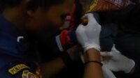 Damkartan Jambi Evakuasi Cincin di Jari Manis Mempelai Pria Saat Resepsi Pernikahan