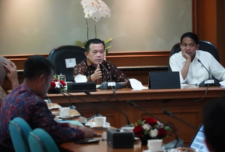 Bersama Para Bupati/Wali Kota, Gubernur Al Haris Lakukan Audiensi dengan Menteri Kehutanan Bersama Para Bupati/Wali Kota, Gubernur Al Haris Lakukan Audiensi dengan Menteri Kehutanan