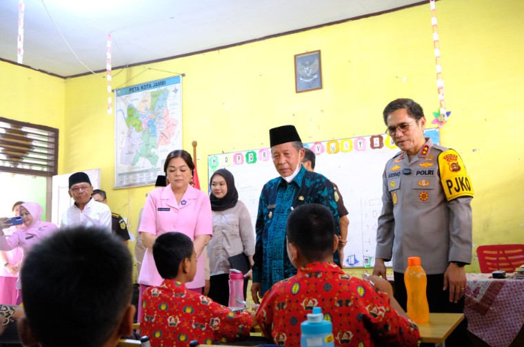 Wagub Sani Hadiri Peresmian SPPG Polda Jambi Wagub Sani Hadiri Peresmian SPPG Polda Jambi