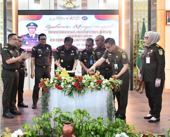 Kejaksaan Tinggi Jambi (Kejati) Jambi menggelar syukuran dalam rangka memperingati Hari Bhakti Adhyaksa (HBA) tahun 2025 Kejaksaan Tinggi Jambi (Kejati) Jambi menggelar syukuran dalam rangka memperingati Hari Bhakti Adhyaksa (HBA) tahun 2025