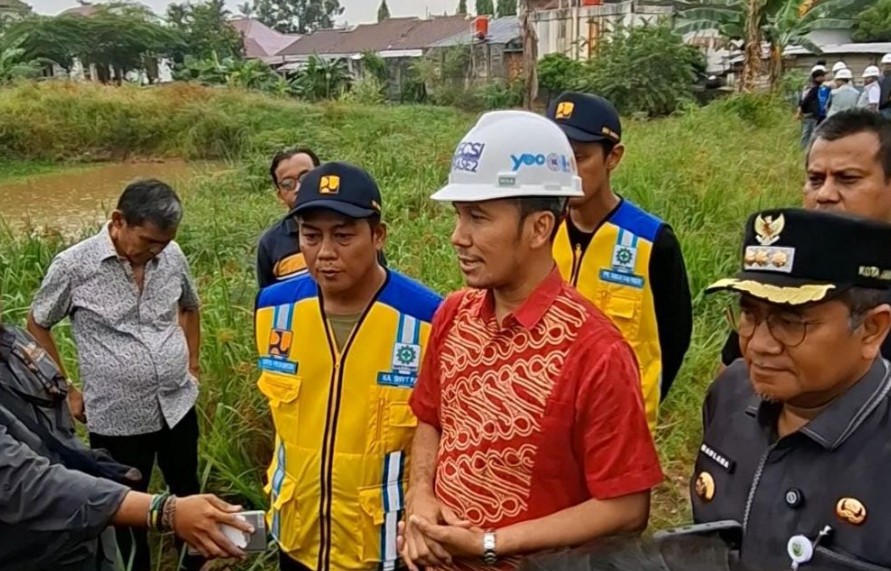 Anggota DPR RI Edi Purwanto Tinjau Kolam Retensi di Kota Jambi