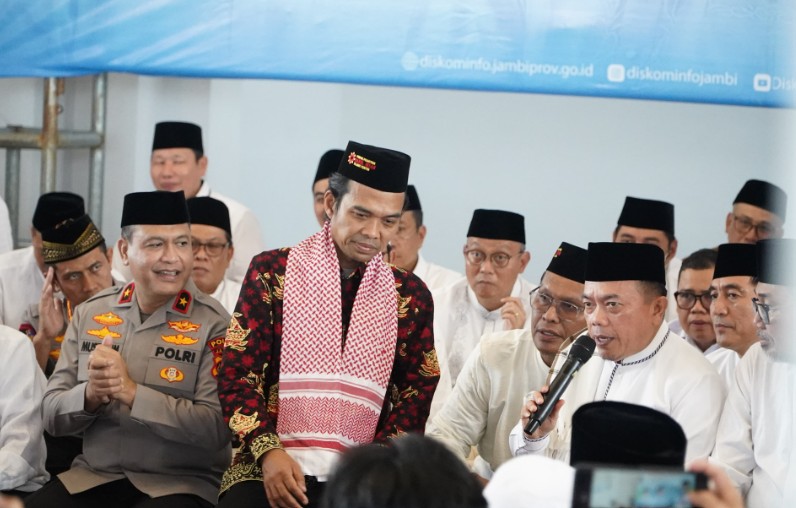 Masjid Raya Tsamaratul Insan Dipadati Ribuan Jemaah dalam Tabligh Akbar Pemprov Jambi Masjid Raya Tsamaratul Insan Dipadati Ribuan Jemaah dalam Tabligh Akbar Pemprov Jambi