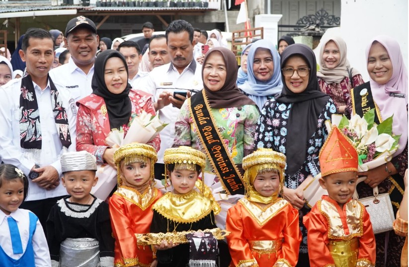 Bunda PAUD Hesti Haris Sosialisasikan 7 Kebiasaan Anak Indonesia Hebat Bunda PAUD Hesti Haris Sosialisasikan 7 Kebiasaan Anak Indonesia Hebat
