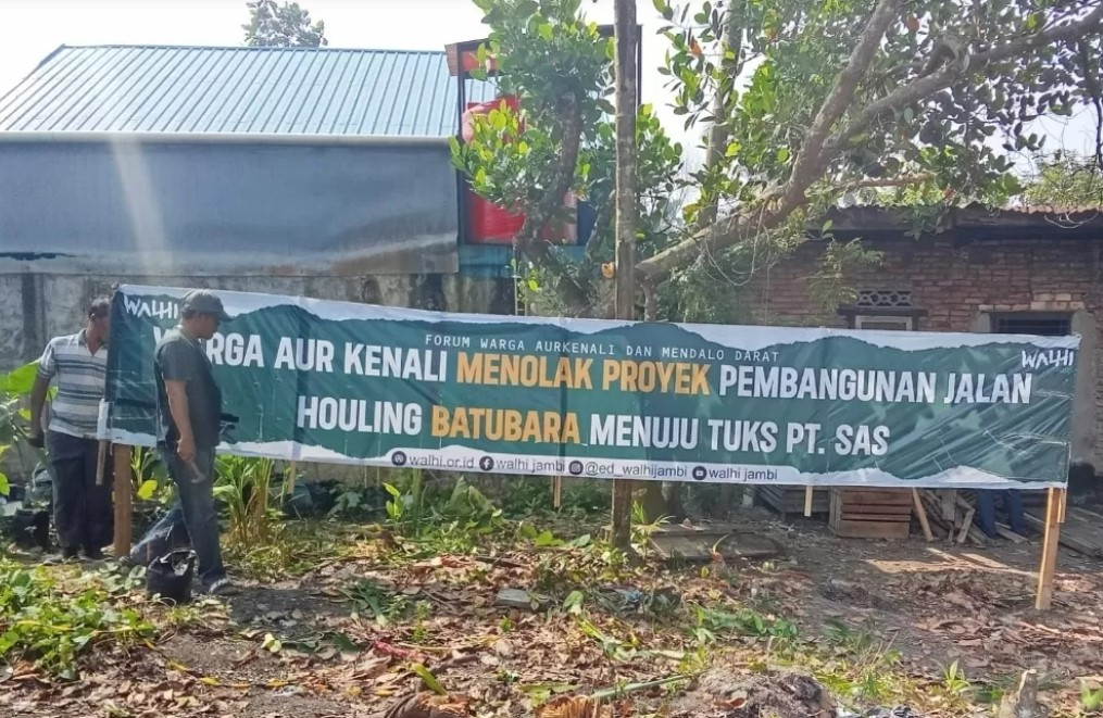 Warga Aur Kenali tolak hauling dan stockpile batu bara PT SAS. Foto : ist