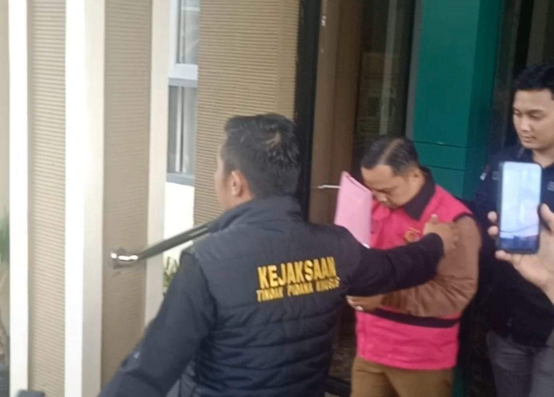 YAS Tersangka Kasus Korupsi PJU Dishub Kerinci. Foto: Oga/Jambiseru.com