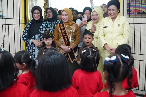hesti haris dan iad wilayah jambi tanda tangani kerja sama program parenting class hesti haris dan iad wilayah jambi tanda tangani kerja sama program parenting class