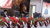 Ketua DPRD Merangin, M Rifaldi, Waka I Herman Efendi, Waka II Ahmad Fahmi dan Bupati M Syukur saat mendengar pidato kenegaraan Presiden RI Prabowo Subianto.