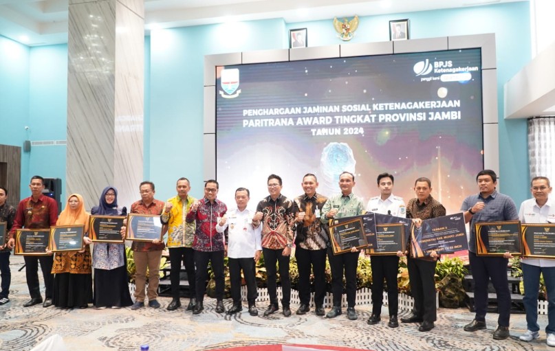 Gubernur Al Haris Serahkan Paritrana Award, Dorong Perlindungan Ketenagakerjaan yang Merata