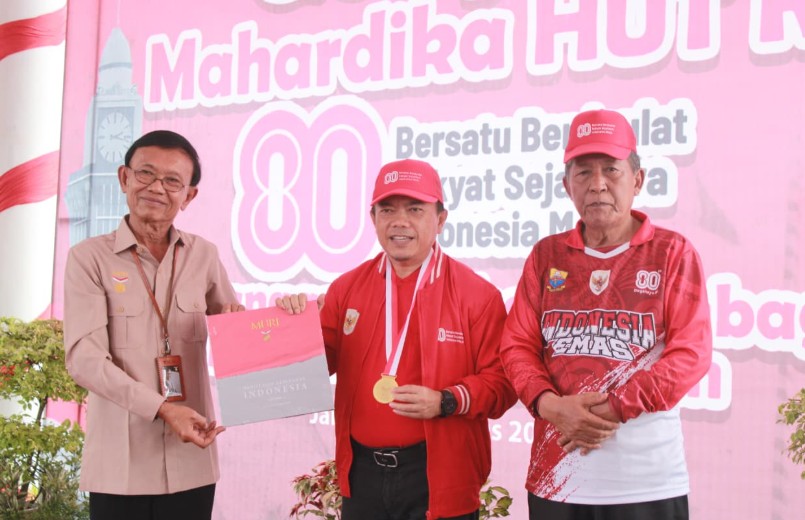 Sejarah Baru! Gubernur Al Haris Raih Rekor MURI Lewat Pengibaran Ribuan Merah Putih di Jembatan Gentala Arasy