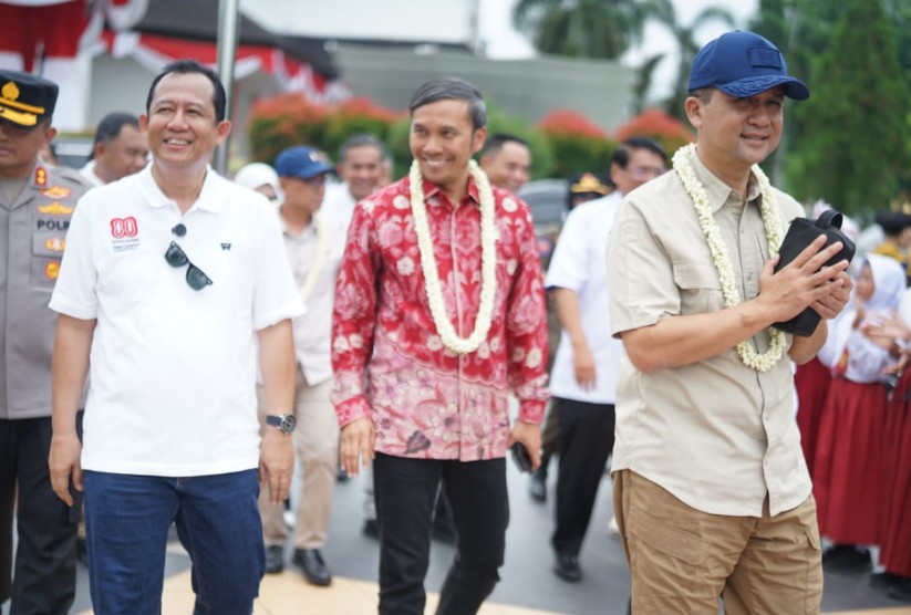 Menteri, Gubernur Hingga DPR RI Saksikan Pawai Kemerdekaan HUT RI 80 di Muaro Jambi
