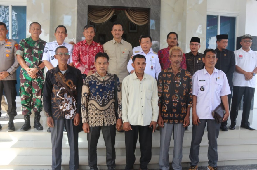 Gubernur Al Haris Dampingi Menteri Transmigrasi Bahas Penyelesaian Permasalahan TSM IV Gelam Baru