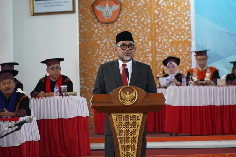 Sekda Sudirman: Wisuda Bukanlah Akhir, Tetapi Awal Pengabdian Untuk Bangsa Sekda Sudirman: Wisuda Bukanlah Akhir, Tetapi Awal Pengabdian Untuk Bangsa