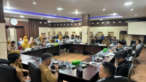 Saat hearing Komisi I DPRD Merangin bersama Panselda PPPK serta tenaga honorer di ruang Banggar Dewan. Senin (15/9/2025). foto: Edo