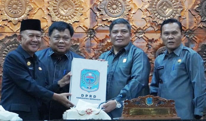 Wabup A Khafidh, mendengarkan pandangan umum fraksi-fraksi Dewan, terhadap nota keuangan Rancangan Anggaran Pendapatan Belanja Daerah (R-APBD) Perubahan Merangin 2025, Rabu malam (17/9/2025). Wabup A Khafidh, mendengarkan pandangan umum fraksi-fraksi Dewan, terhadap nota keuangan Rancangan Anggaran Pendapatan Belanja Daerah (R-APBD) Perubahan Merangin 2025, Rabu malam (17/9/2025).