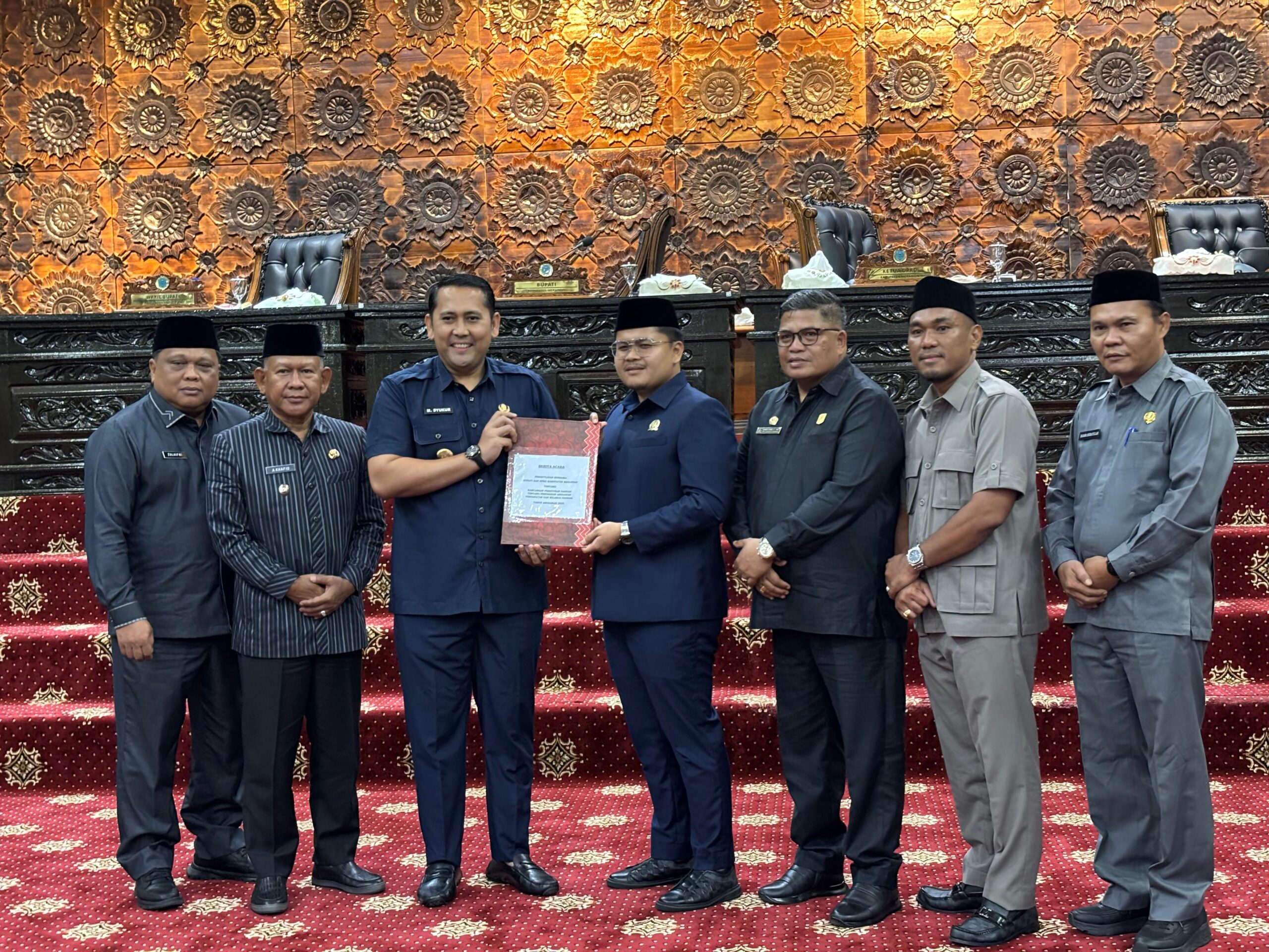 Semua fraksi dewan setujui Ranperda APBD Merangin Tahun 2025 menjadi Perda. foto: Edo Guntara