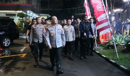 sampai ke rt, tni polri patroli cegah penjarahan
