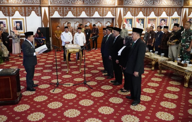 Gubernur Jambi, Al Haris saat melantik Pimpinan Badan Amil Zakat Nasional Provinsi Jambi Periode 2025-2030.