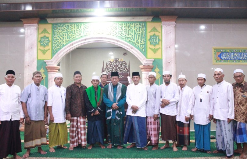 Wagub Sani saat menghadiri Peringatan Maulid Nabi Muhammad SAW 1447 H/2025 M, bertempat di Masjid Baiturrahman RT. 03 Desa Kunangan, Kecamatan Taman Rajo, Kabupaten Muaro Jambi.