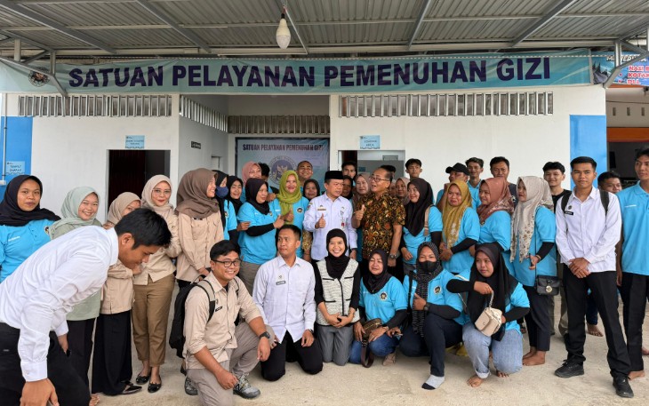 Tinjau SPPG di Pemayung, Gubernur Al Haris Minta Beli Bahan Pokok di Jambi Agar Perputaran Ekonomi Semakin Meningkat Tinjau SPPG di Pemayung, Gubernur Al Haris Minta Beli Bahan Pokok di Jambi Agar Perputaran Ekonomi Semakin Meningkat