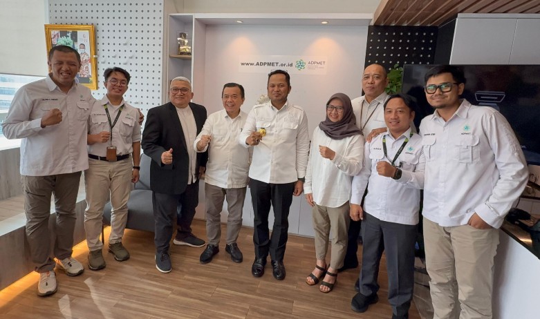 Gubernur Al Haris Bersama Jajaran Pengurus ADPMET Diskusi dan Bahas Berbagai Persoalan Gubernur Al Haris Bersama Jajaran Pengurus ADPMET Diskusi dan Bahas Berbagai Persoalan