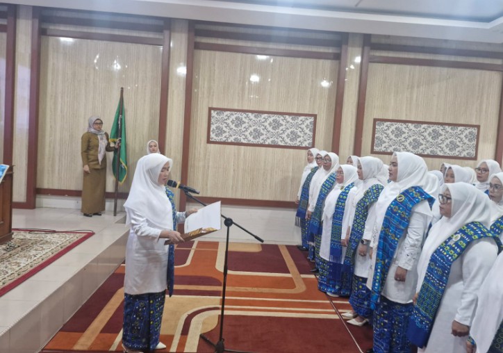 Hj. Hesti Haris Lantik Pengurus Daerah BKMT Kabupaten Muaro Jambi