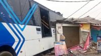 Transjakarta Hantam Empat Ruko