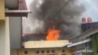 Eks Gedung SMK DB3 dan Tiga Bedeng di Kota Jambi Terbakar