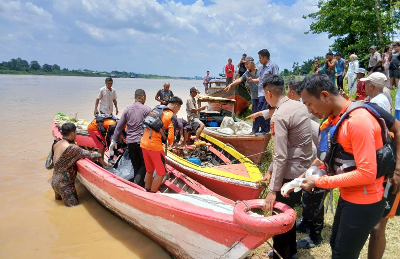 Idris yang Tenggelam Saat Bersihkan Kapal Ditemukan