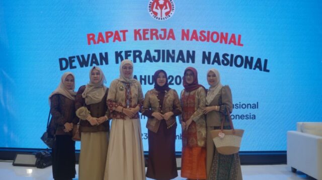 Stone Lumbur Snail Multipurpose Karya Terbaik Nasional Asal Jambi, Hj. Hesti Haris Dorong Pengrajin Terus Berkarya dan Berinovasi