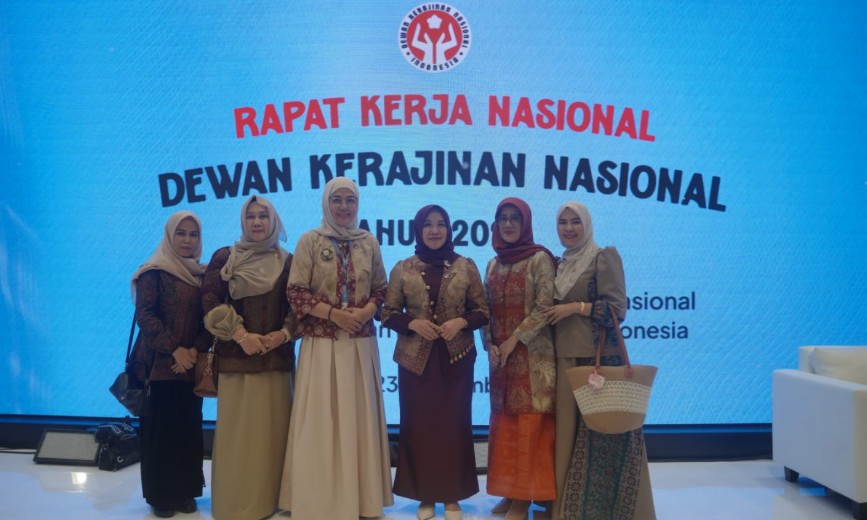 Stone Lumbur Snail Multipurpose Karya Terbaik Nasional Asal Jambi, Hj. Hesti Haris Dorong Pengrajin Terus Berkarya dan Berinovasi