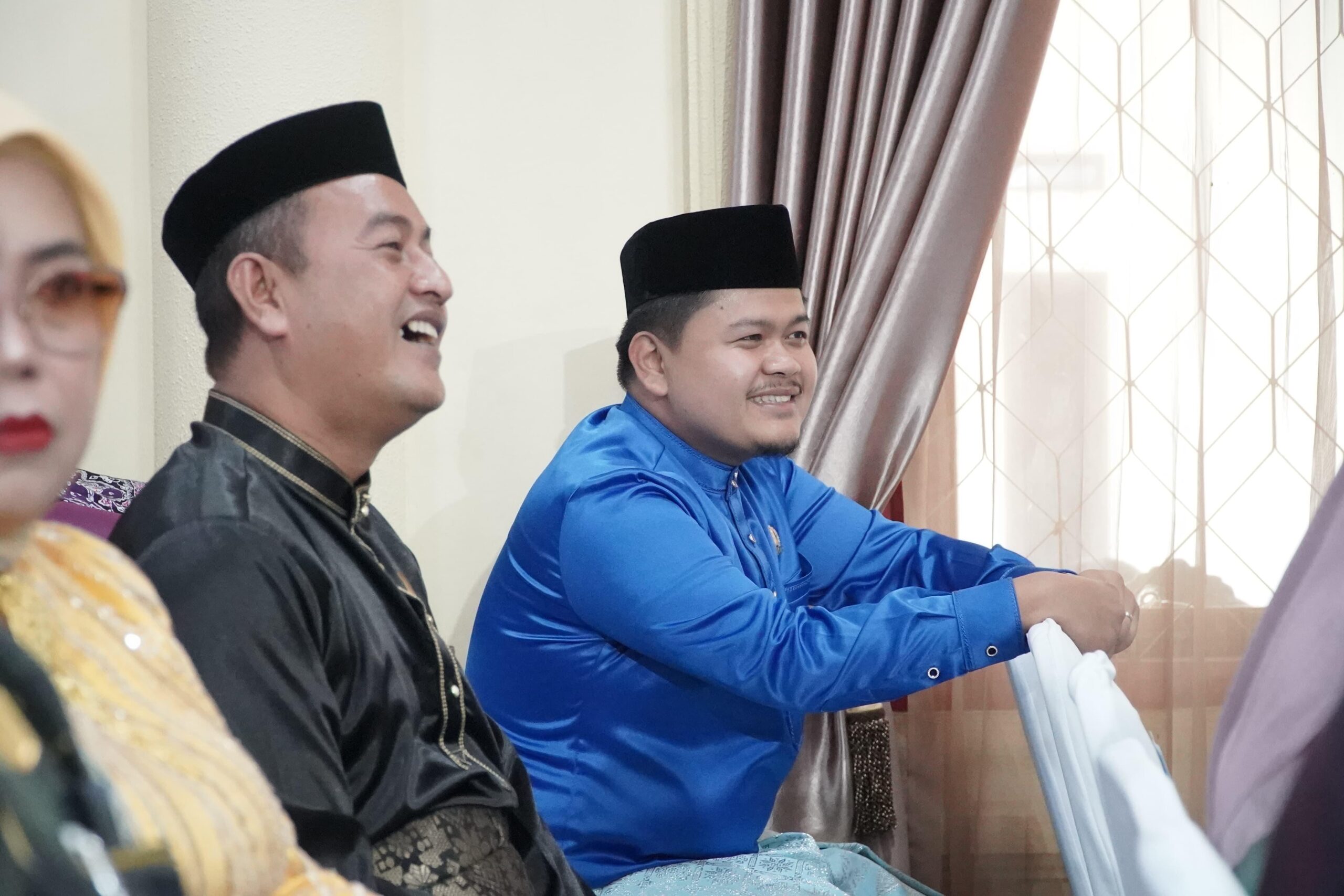 Ketua DPRD Merangin, M Rifaldi, menghadiri puncak peringatan Hari Ulang Tahun (HUT) ke-26 Kabupaten Sarolangun yang digelar melalui Rapat Paripurna Istimewa di Gedung DPRD Sarolangun, Minggu (12/10/2025).