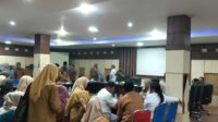 Komisi I DPRD Merangin menggelar hearing bersama guru kontrak daerah yang mengeluhkan gaji mereka belum dibayarkan, Senin (20/10/2025).