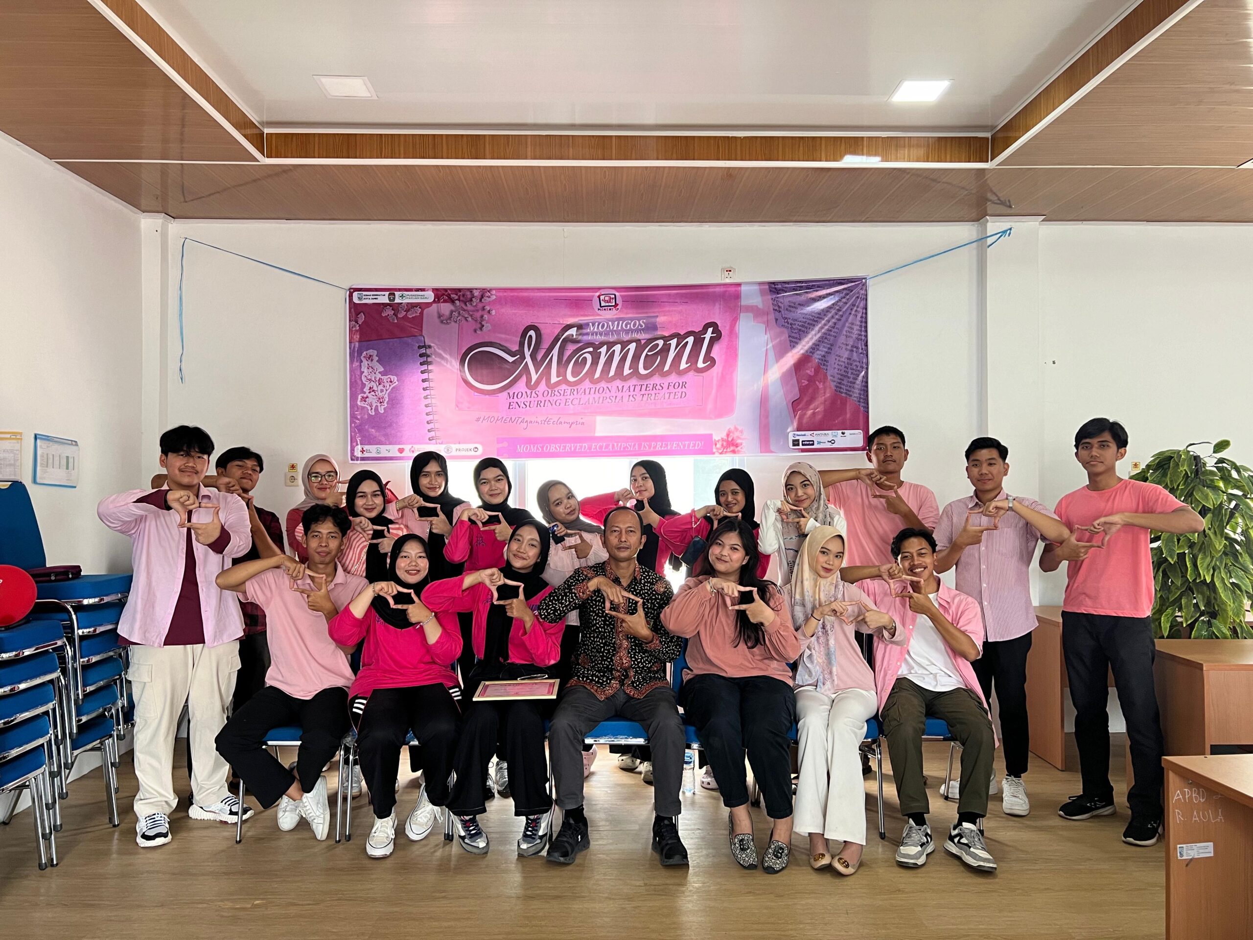 Mahasiswa Kedokteran Universitas Jambi kembali menunjukkan kepedulian terhadap kesehatan ibu hamil melalui kegiatan MOMENT Take an Action 1.0, yang digelar di Puskesmas Pakuan Baru, Kota Jambi, Sabtu (11/10/2025).